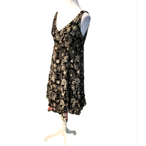 Two Dresses in One Reversible with Matching Waistband Tie - Picture 4 of 6